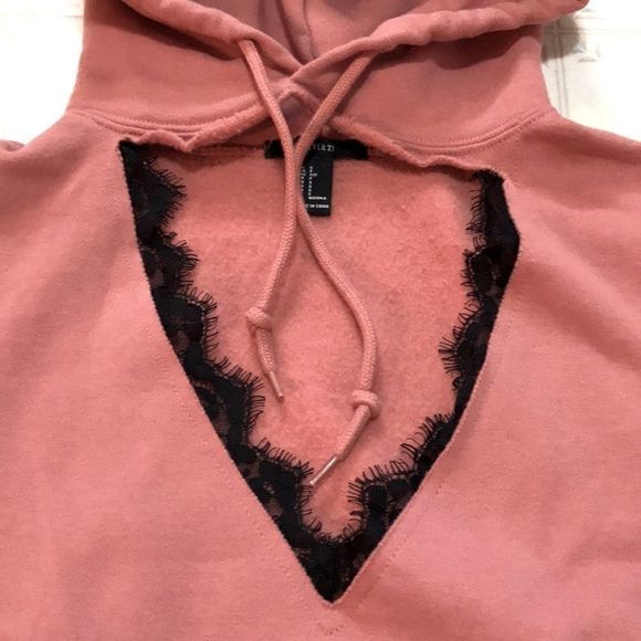 F21 Lace Trim V-Neck Oversized Hoodie - Picture 4 of 6